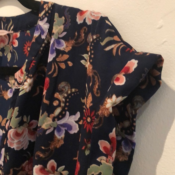 Casual flowery blouse - Picture 2 of 4